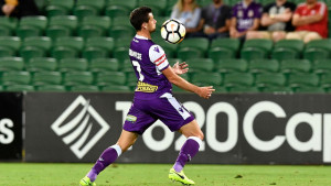 PERTH, AUSTRALIA - DECEMBER 16: Joel Chianese of the Glory controls the ball during the round 11 A-League match between the Perth Glory and the Wellington Phoenix at nib Stadium on December 16, 2017 in Perth, Australia. (Photo by Stefan Gosatti/Getty Images)